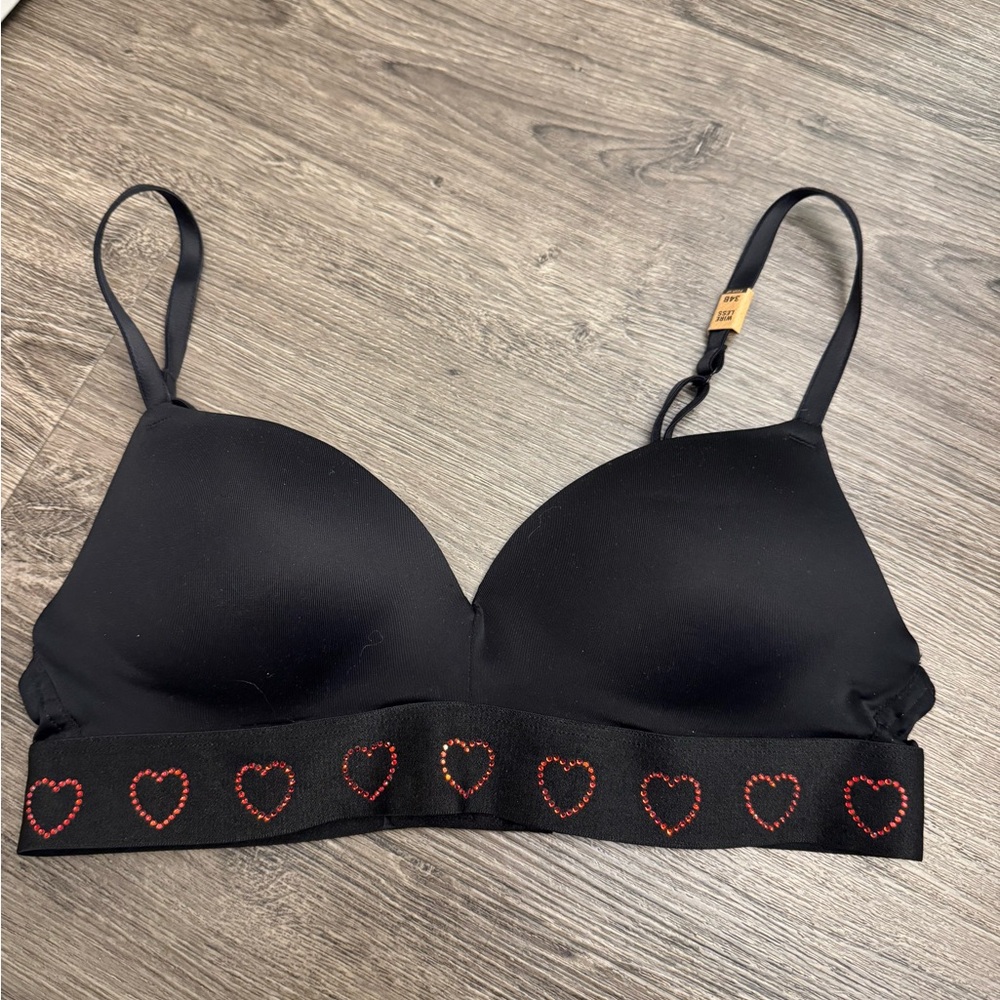 NWT PINK Victoria's Secret Black Bra with Red Heart Accents - Picture 3 of 6